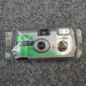 Fujifilm 27 Exp QuickSnap Flash 400 Camera NEW NIP Expired 08-08